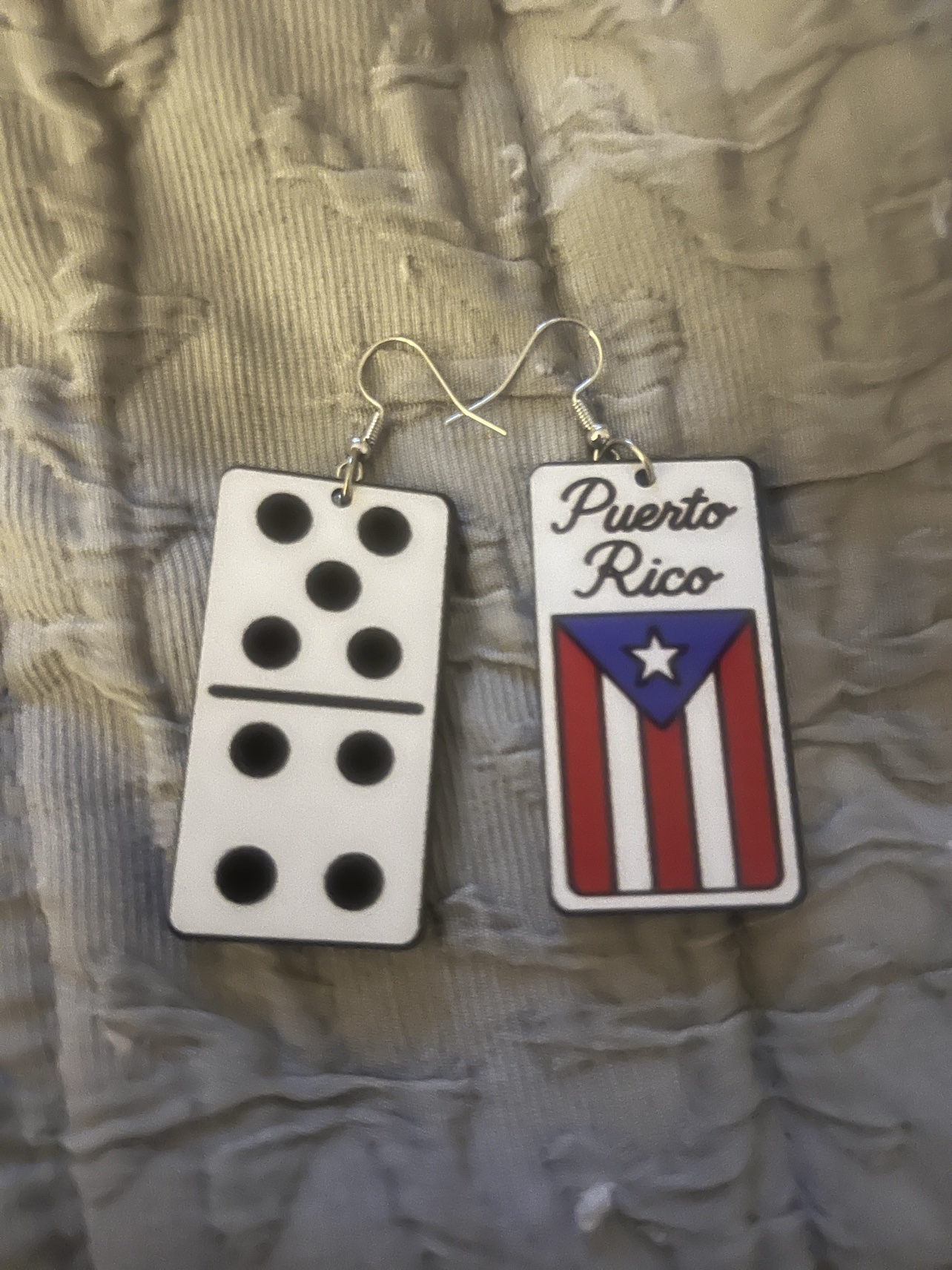 Diseño 01: aretes de dominó y bandera de Puerto Rico