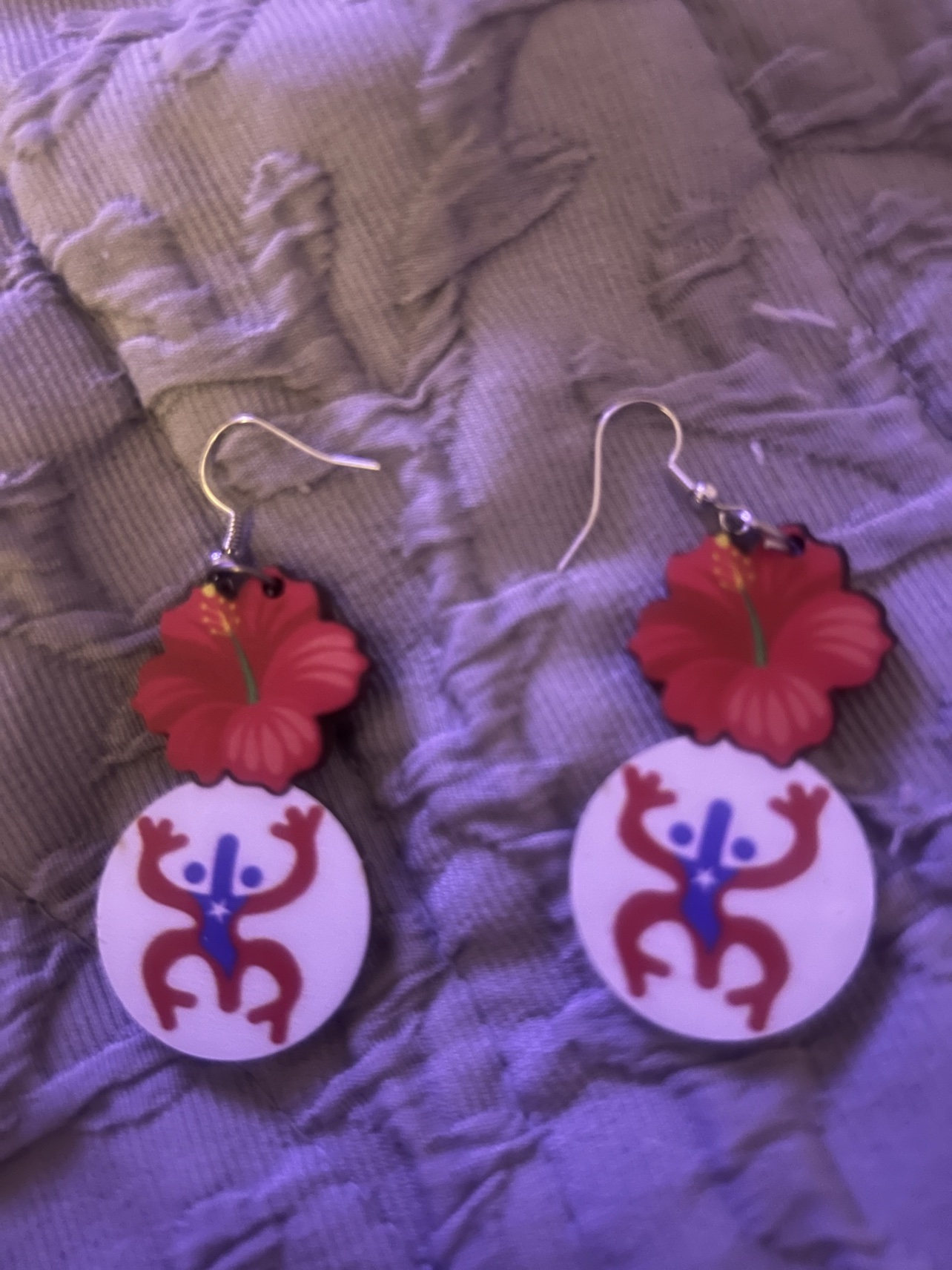 Diseño 12: aretes de coquí y amapola